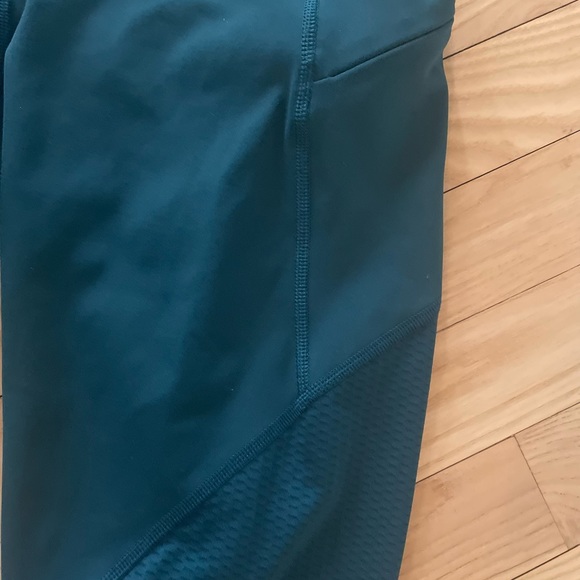 Athleta Certified B Capri Leggings With ZipPockets - Picture 5 of 9